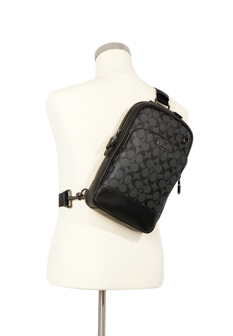 Coach Graham Pack In Signature Canvas - Black