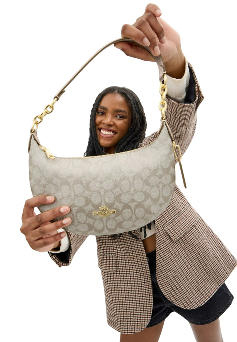 Coach Payton Hobo In Signature Canvas - Champagne