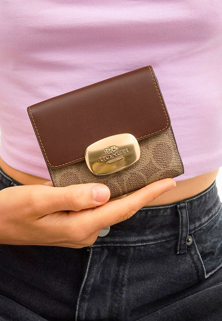 Coach Eliza Small Wallet In Signature Canvas - Tan/Brown